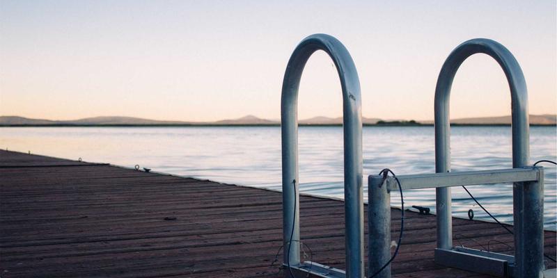 域名注册83：解析YWLCN在服务器管理与网络服务中的核心价值