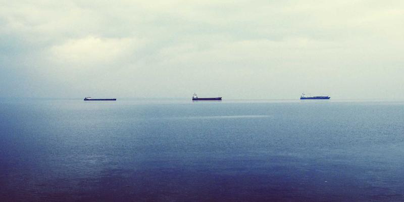 域名注册服务商深度比较：功能、价格、支持与安全性评估指南