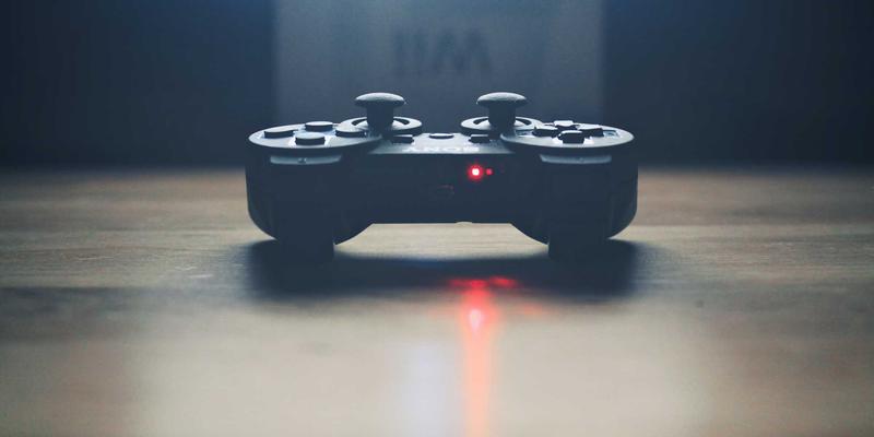 如何通过批量域名注册工具高效管理企业品牌资产与防御性注册？网站托管与网络服务新策略