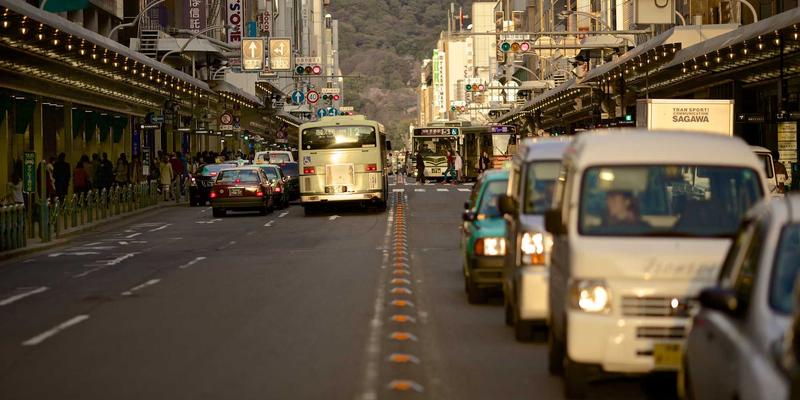 网络服务战略基石：域名注册、网站托管与服务器管理如何构建品牌一致性防线